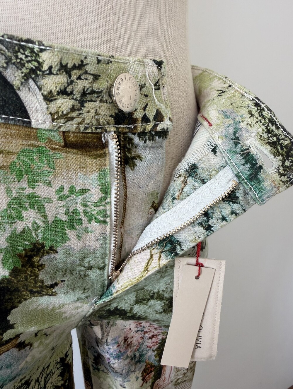 Alice + Olivia BEAUTIFUL PRINTED JEAN - Picture 11 of 15